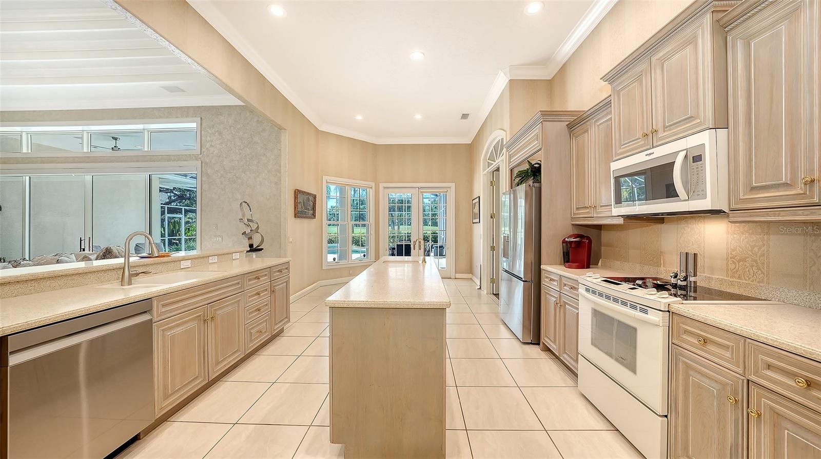 402 MACEWEN DR