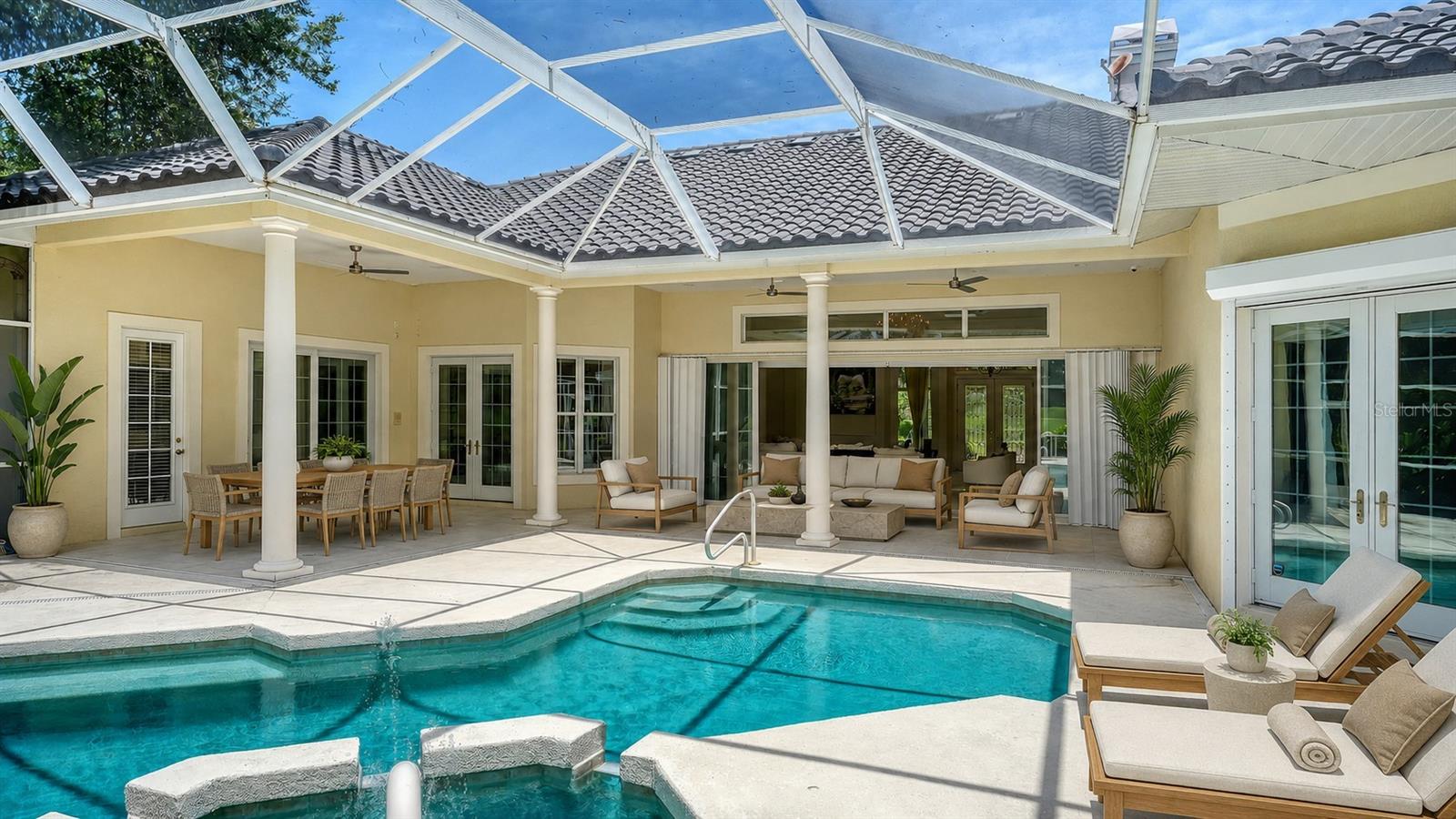 402 MACEWEN DR
