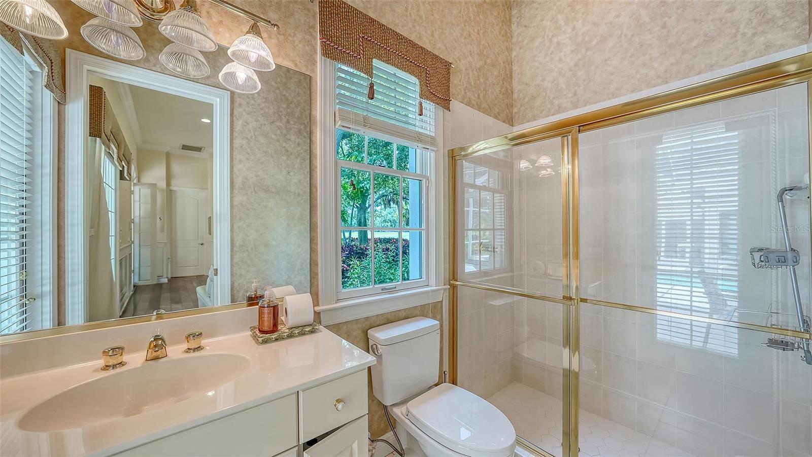 402 MACEWEN DR