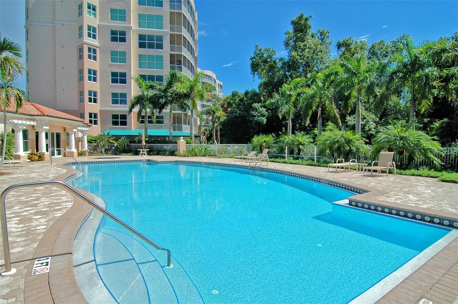 385 N POINT RD #301