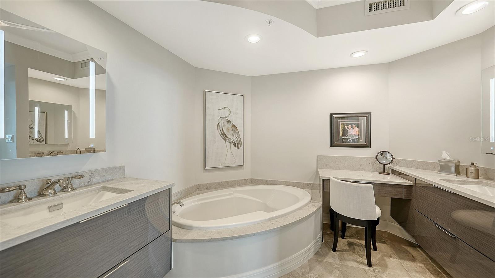 385 N POINT RD #301