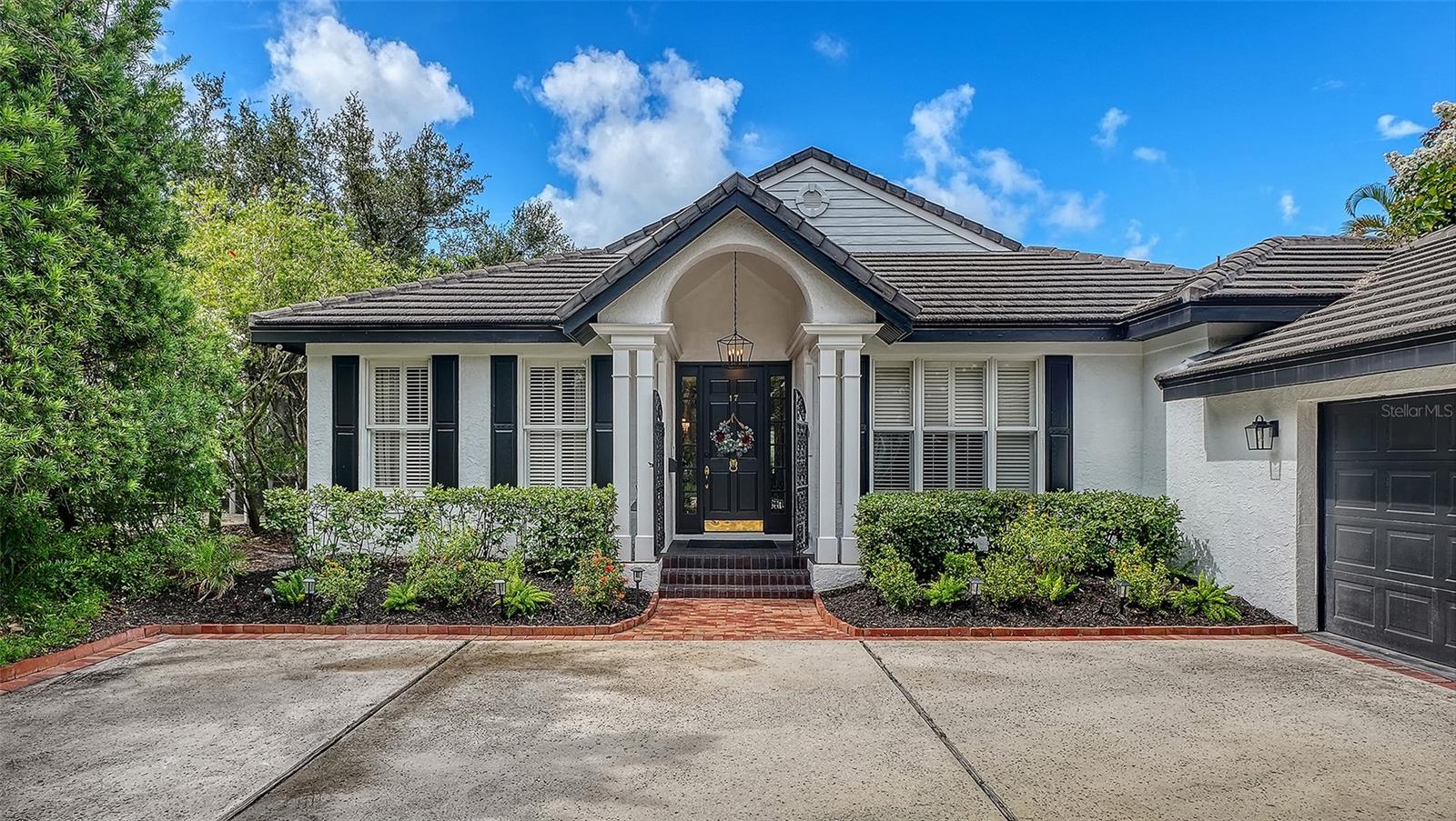 17 BAYHEAD LN