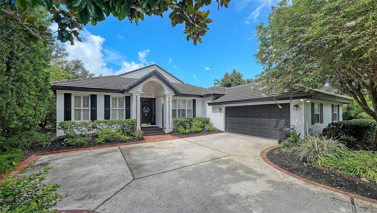 17 BAYHEAD LN