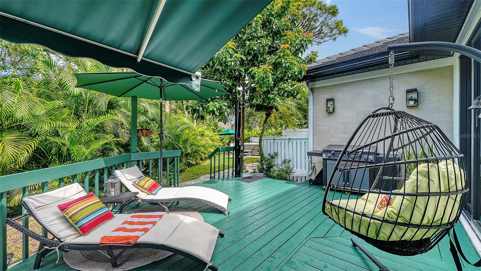 17 BAYHEAD LN