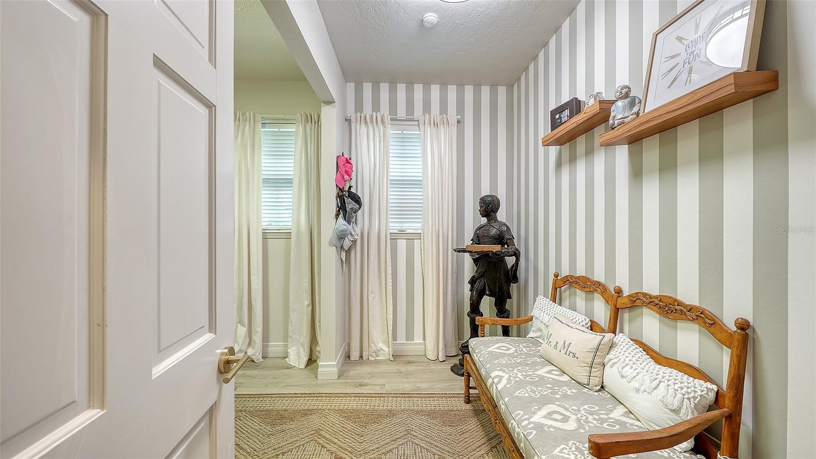 17 BAYHEAD LN
