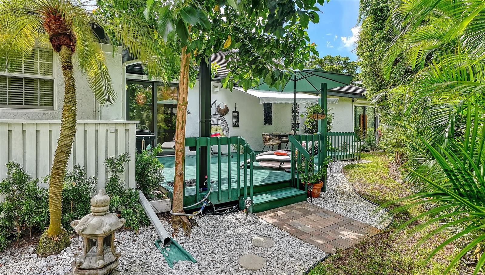 17 BAYHEAD LN