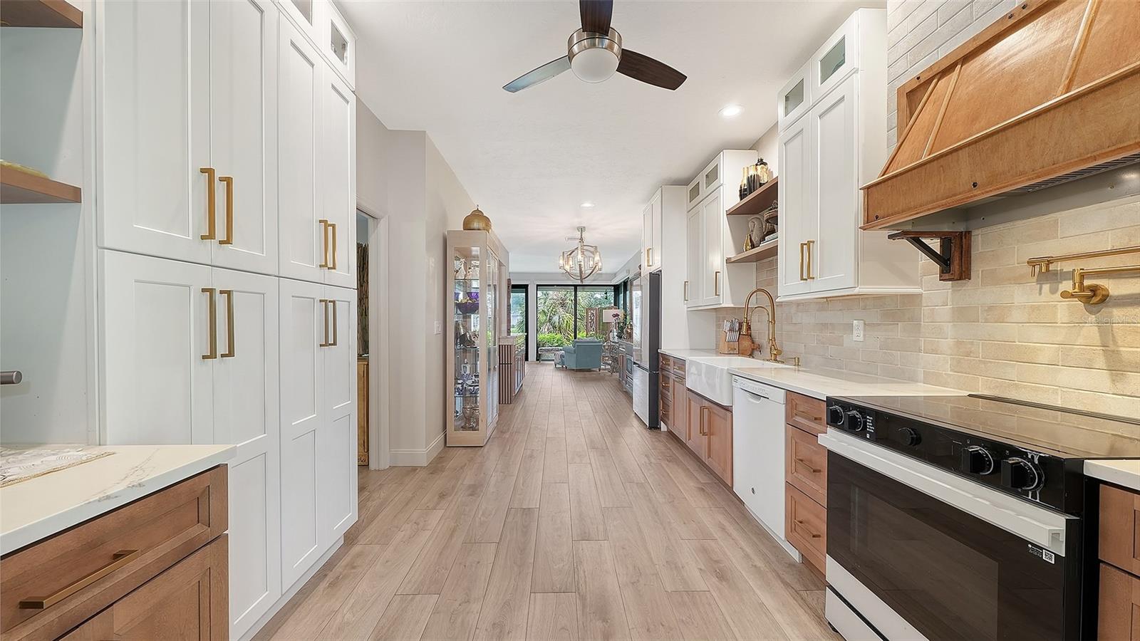 17 BAYHEAD LN
