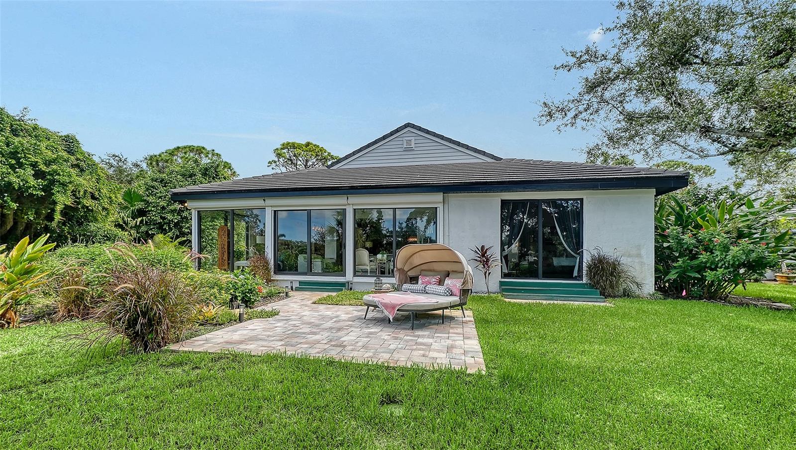 17 BAYHEAD LN