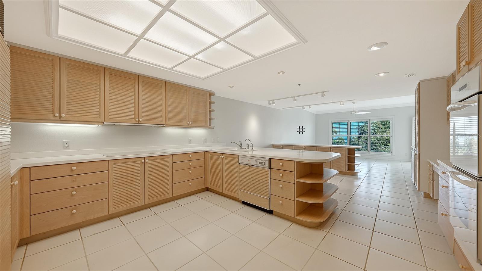 2550 HARBOURSIDE DR #334