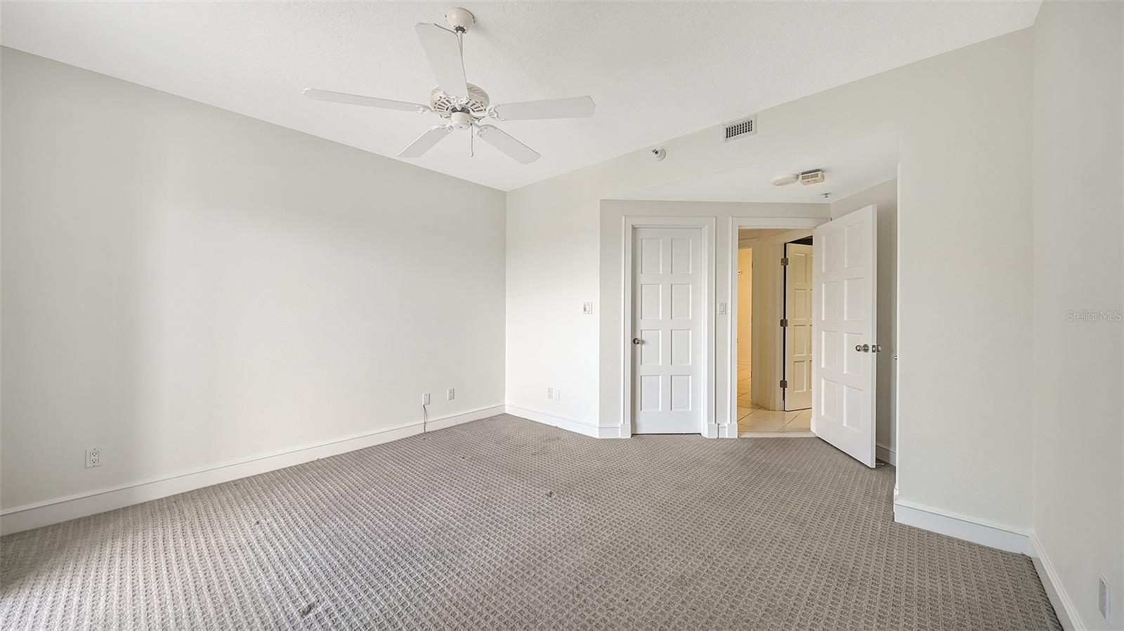 2550 HARBOURSIDE DR #334
