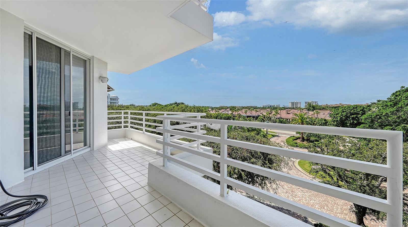 2550 HARBOURSIDE DR #334