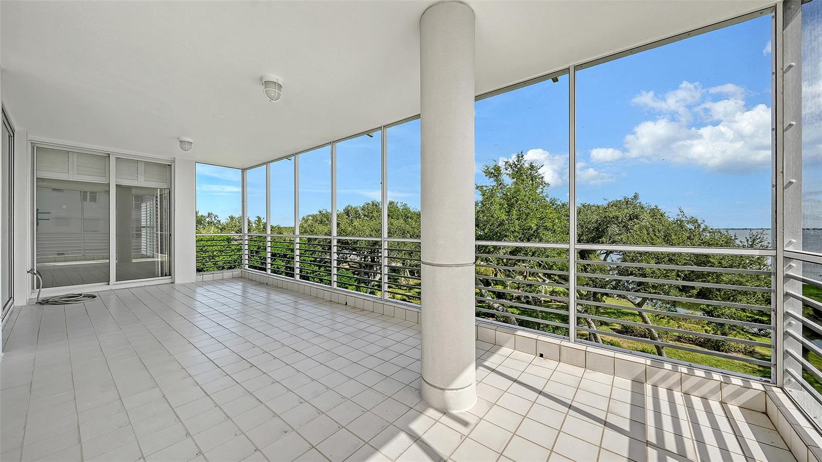 2550 HARBOURSIDE DR #334