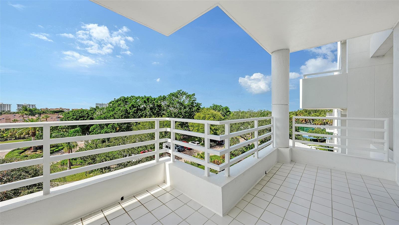 2550 HARBOURSIDE DR #334