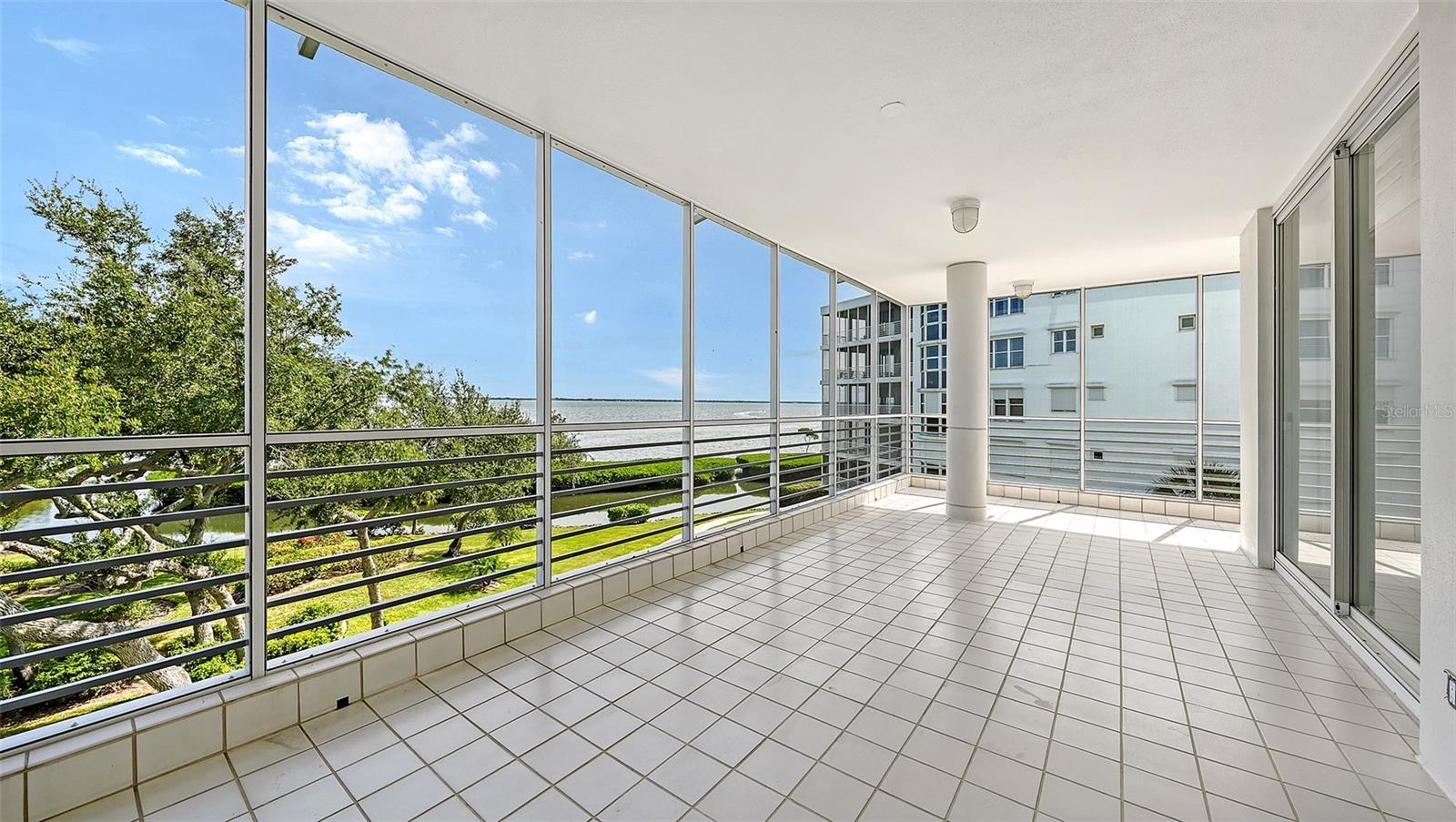 2550 HARBOURSIDE DR #334