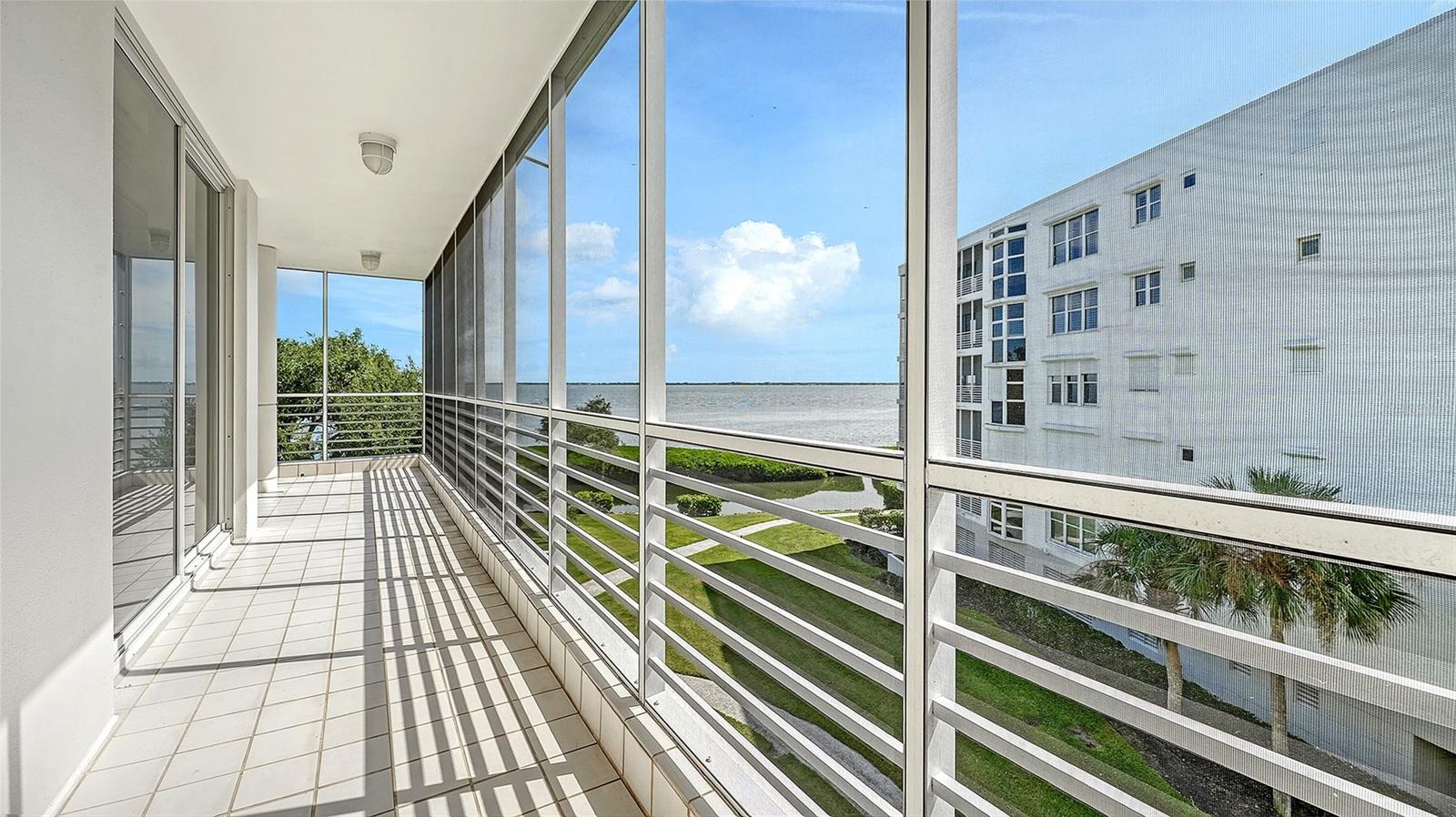 2550 HARBOURSIDE DR #334
