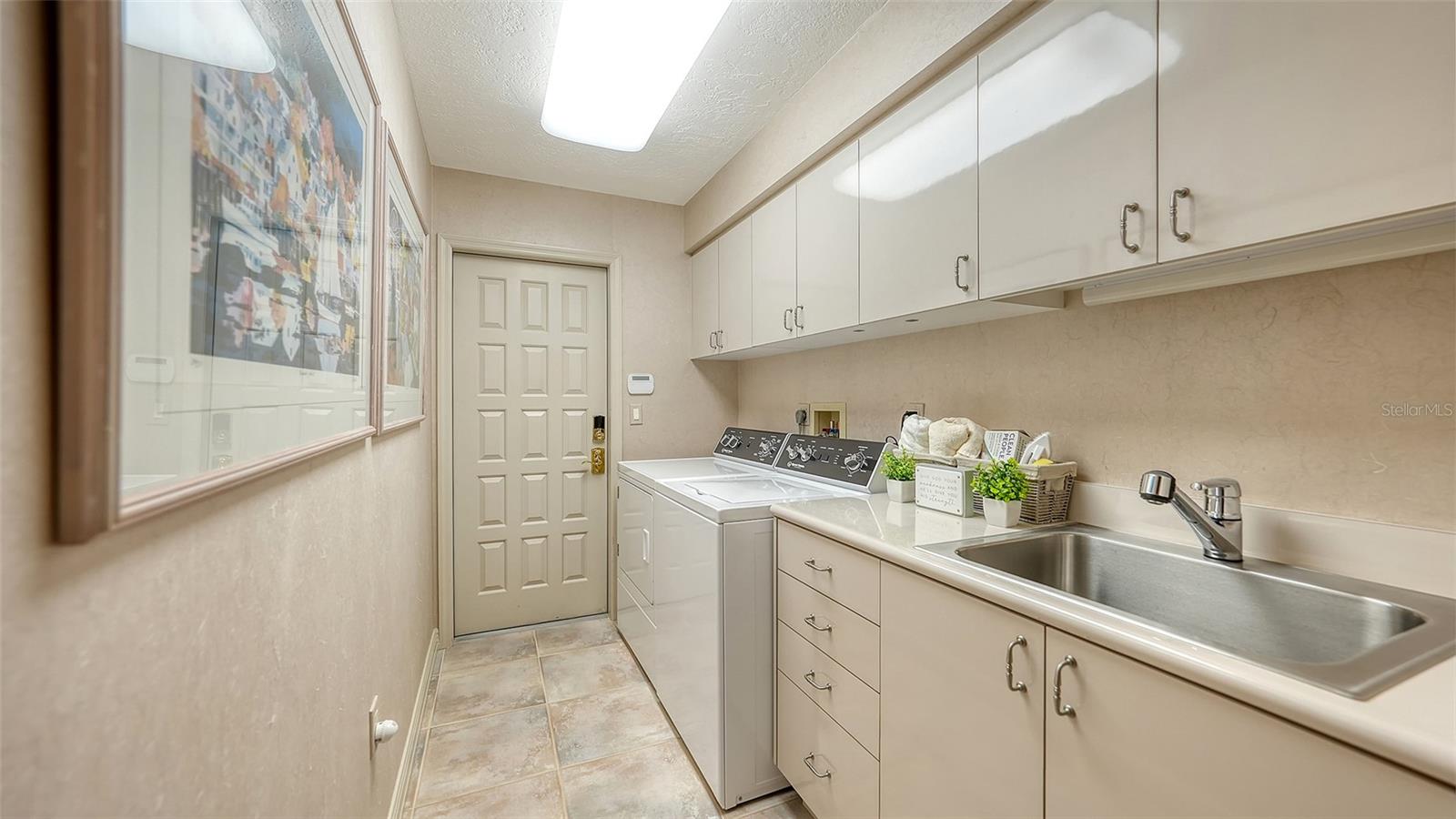 4543 LAS BRISAS LN