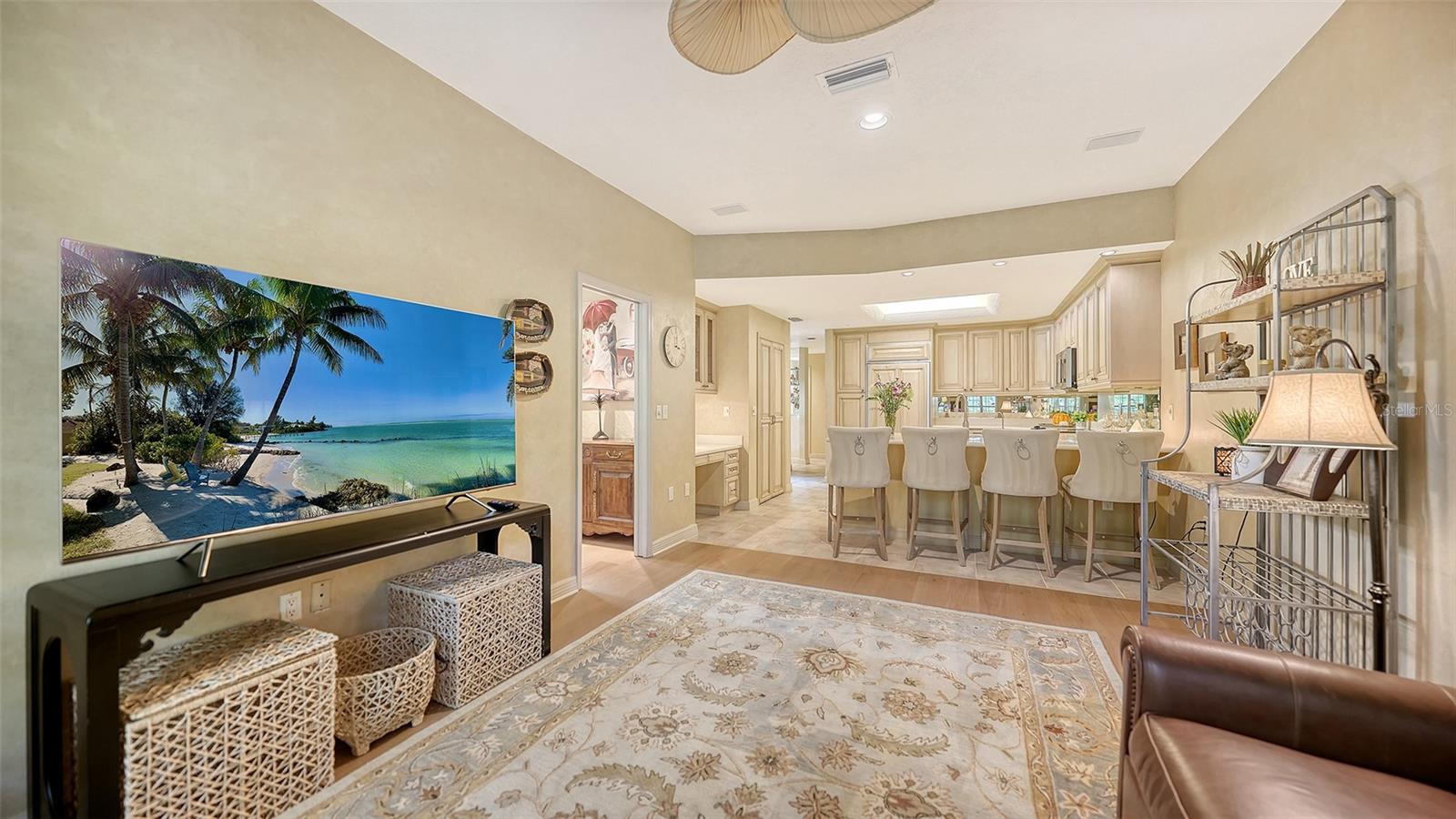 4543 LAS BRISAS LN