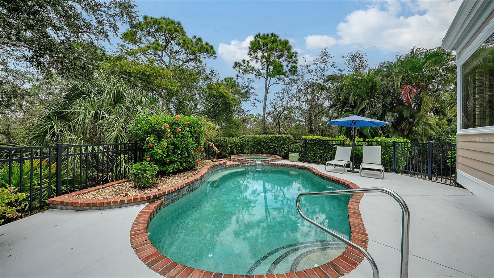 156 BISHOPSCOURT RD