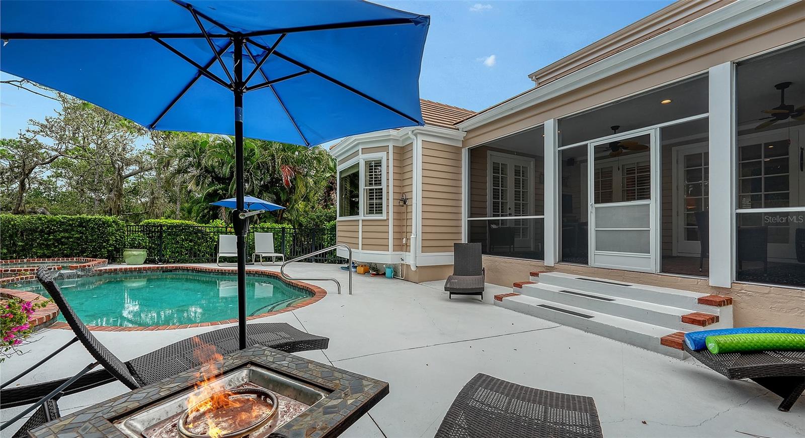 156 BISHOPSCOURT RD