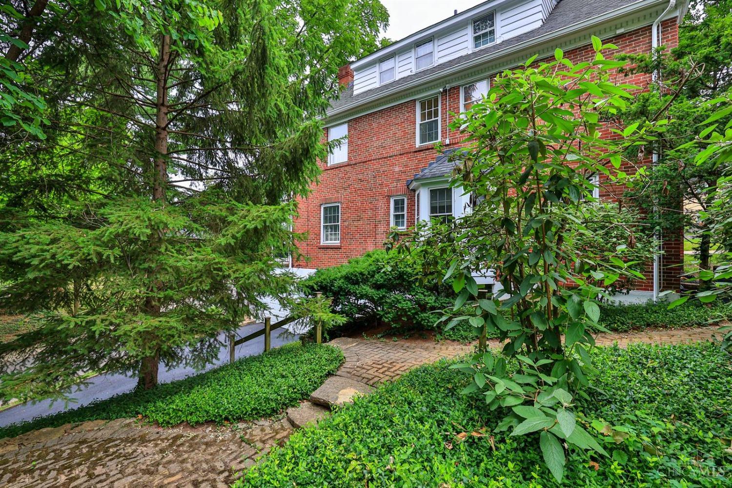 1025 Richwood Circle