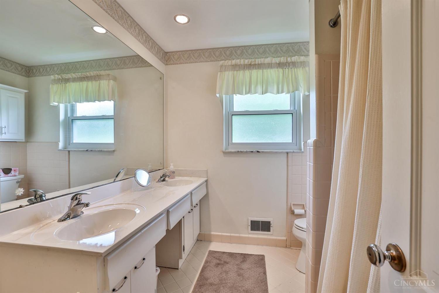 5521 Pinecrest Drive