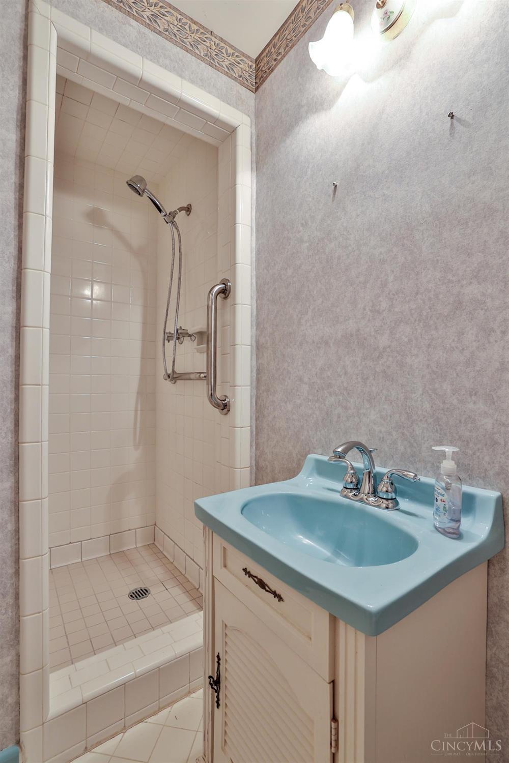 5521 Pinecrest Drive