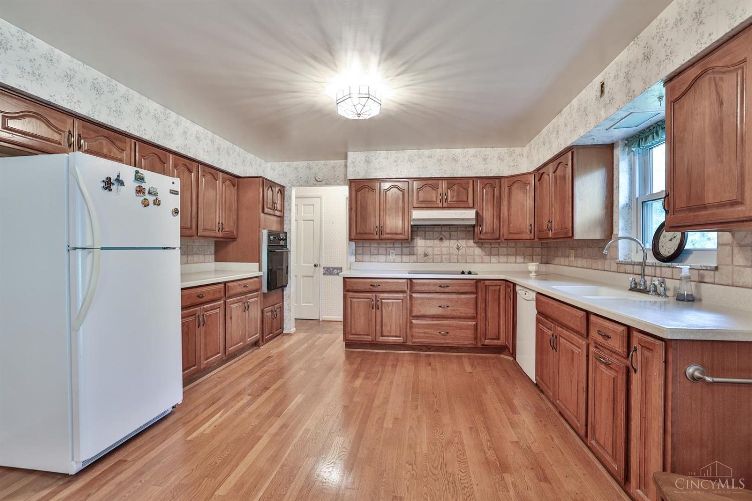5521 Pinecrest Drive