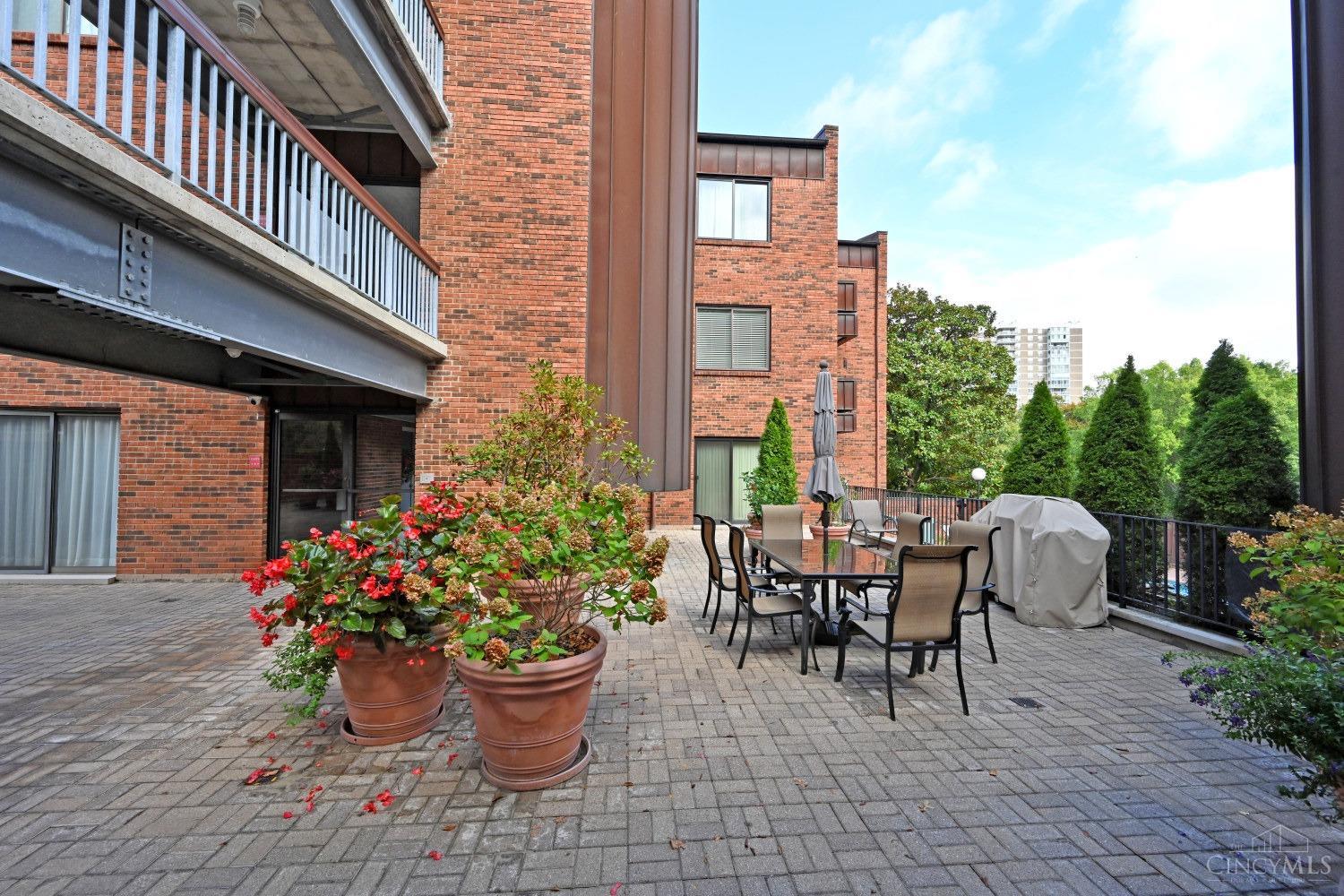 2400 Madison Road 12