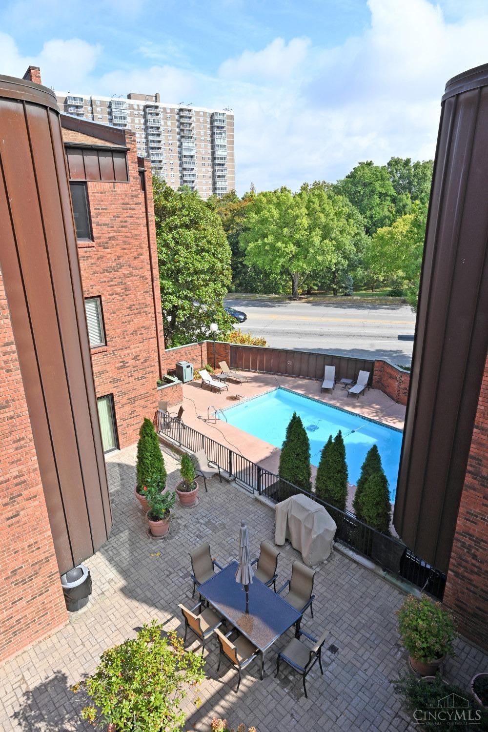 2400 Madison Road 12
