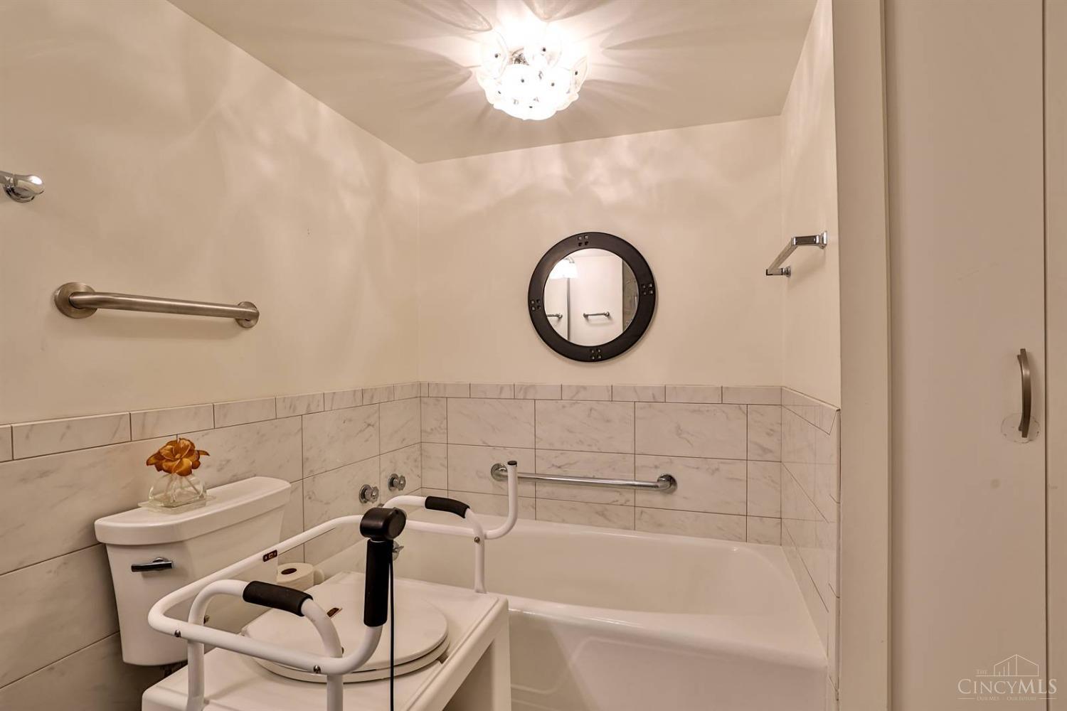 2444 Madison Road 307