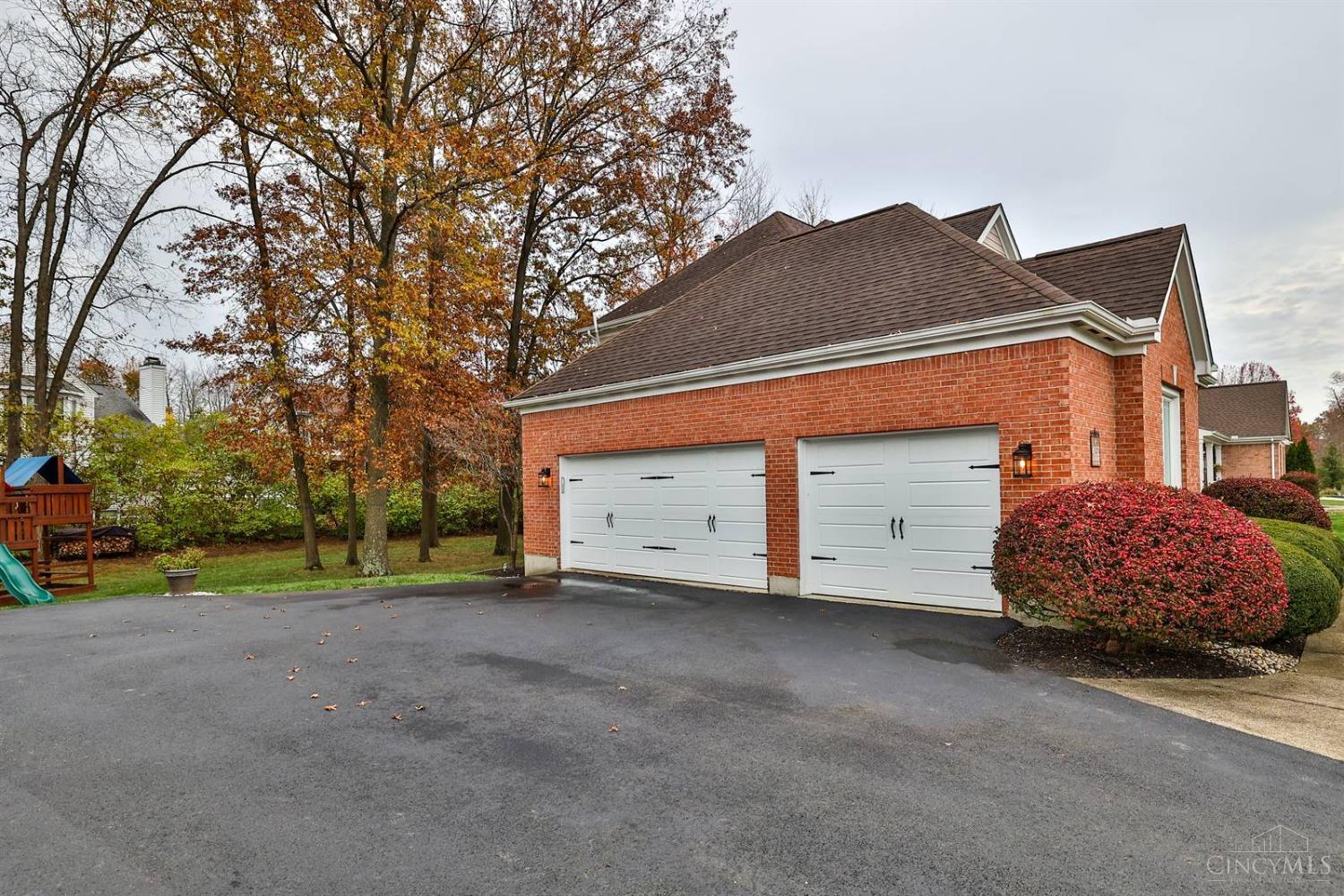 4152 Oak Tree Court