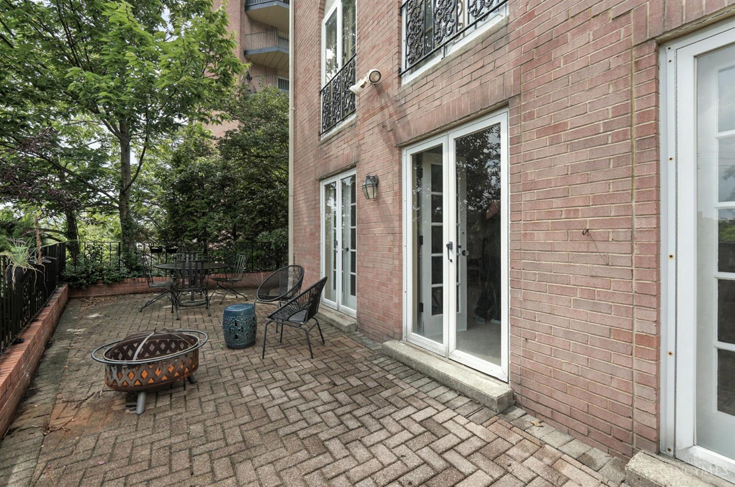 854 Rue De La Paix B1