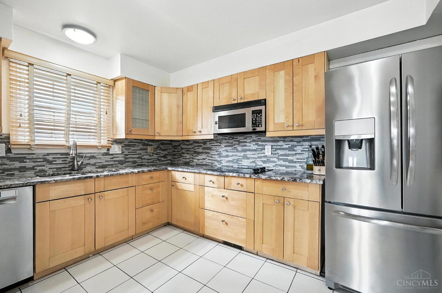 854 Rue De La Paix B1