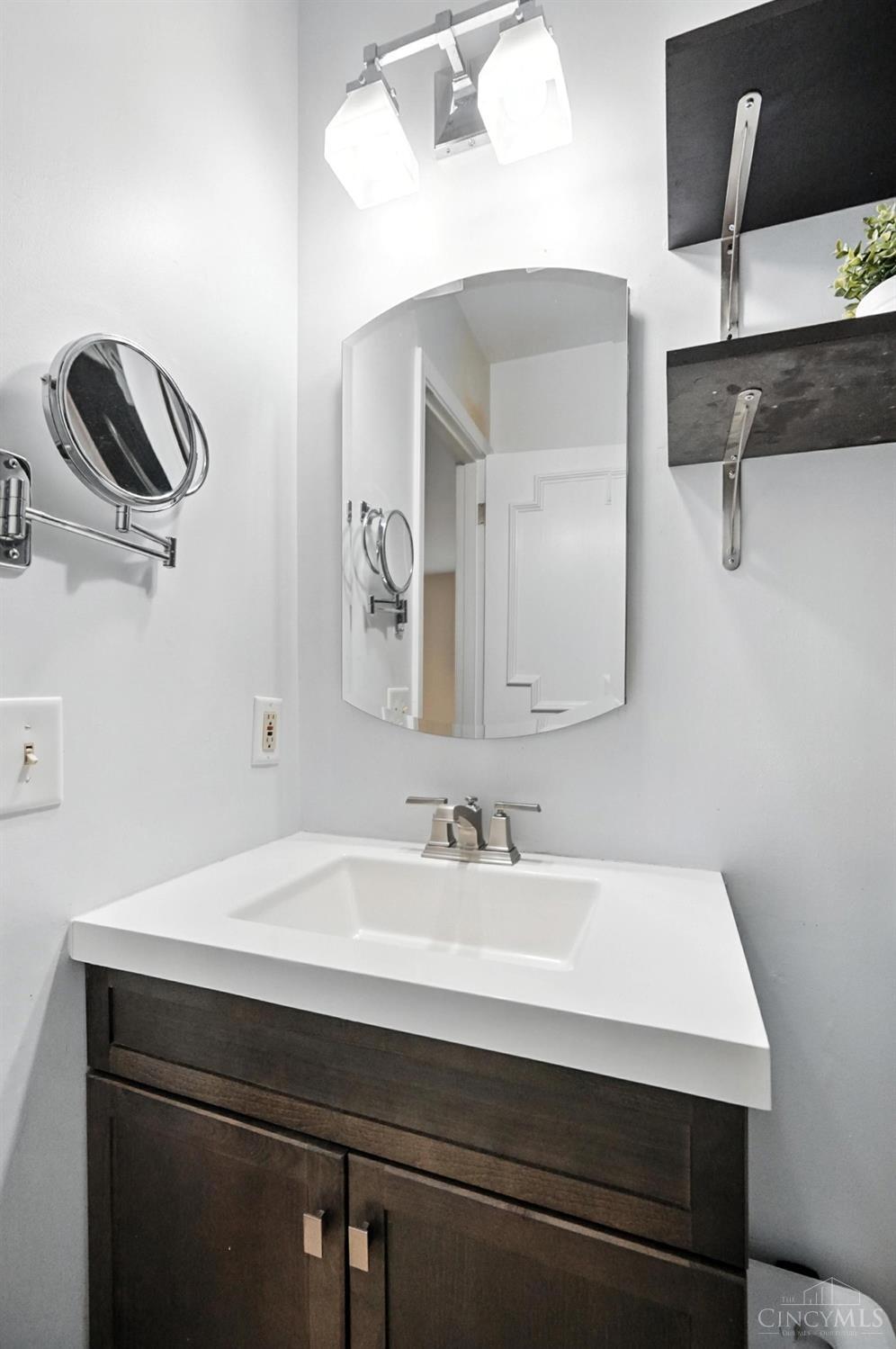 854 Rue De La Paix B1