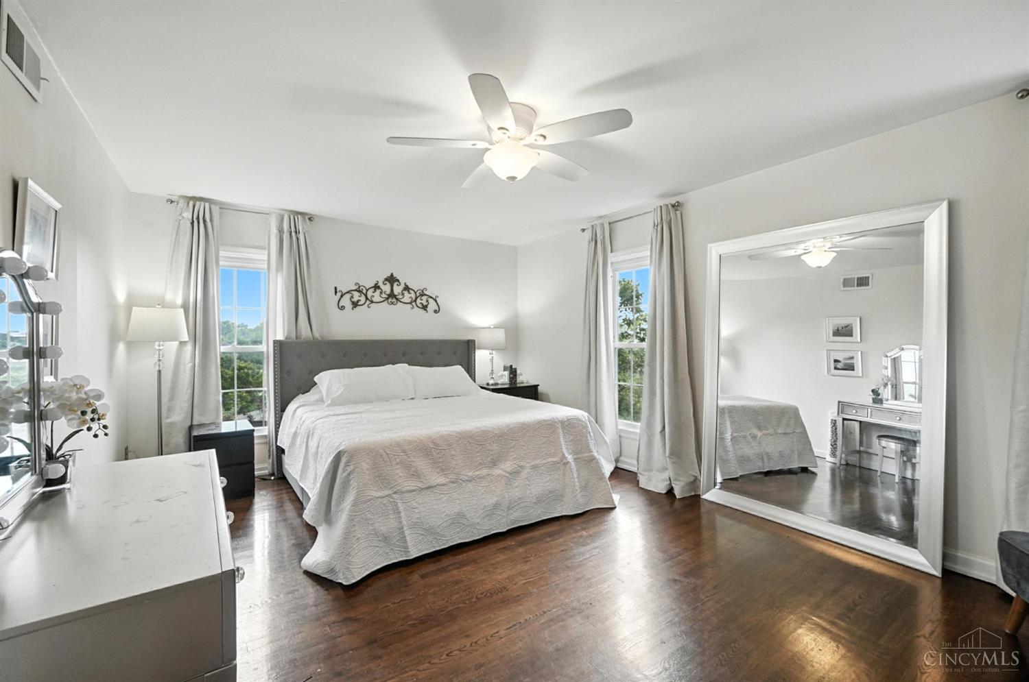 854 Rue De La Paix B1