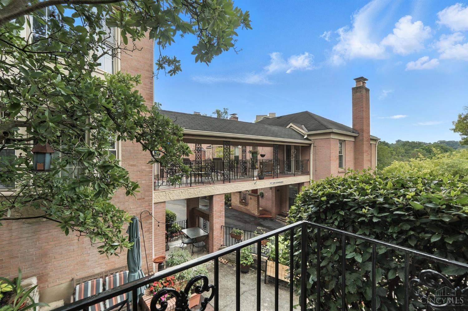 854 Rue De La Paix B1