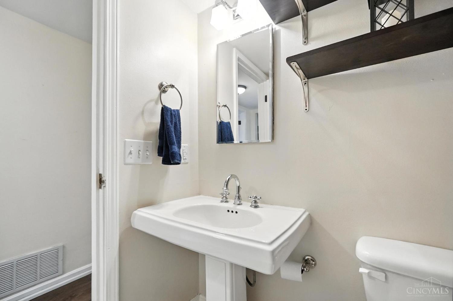 854 Rue De La Paix B1