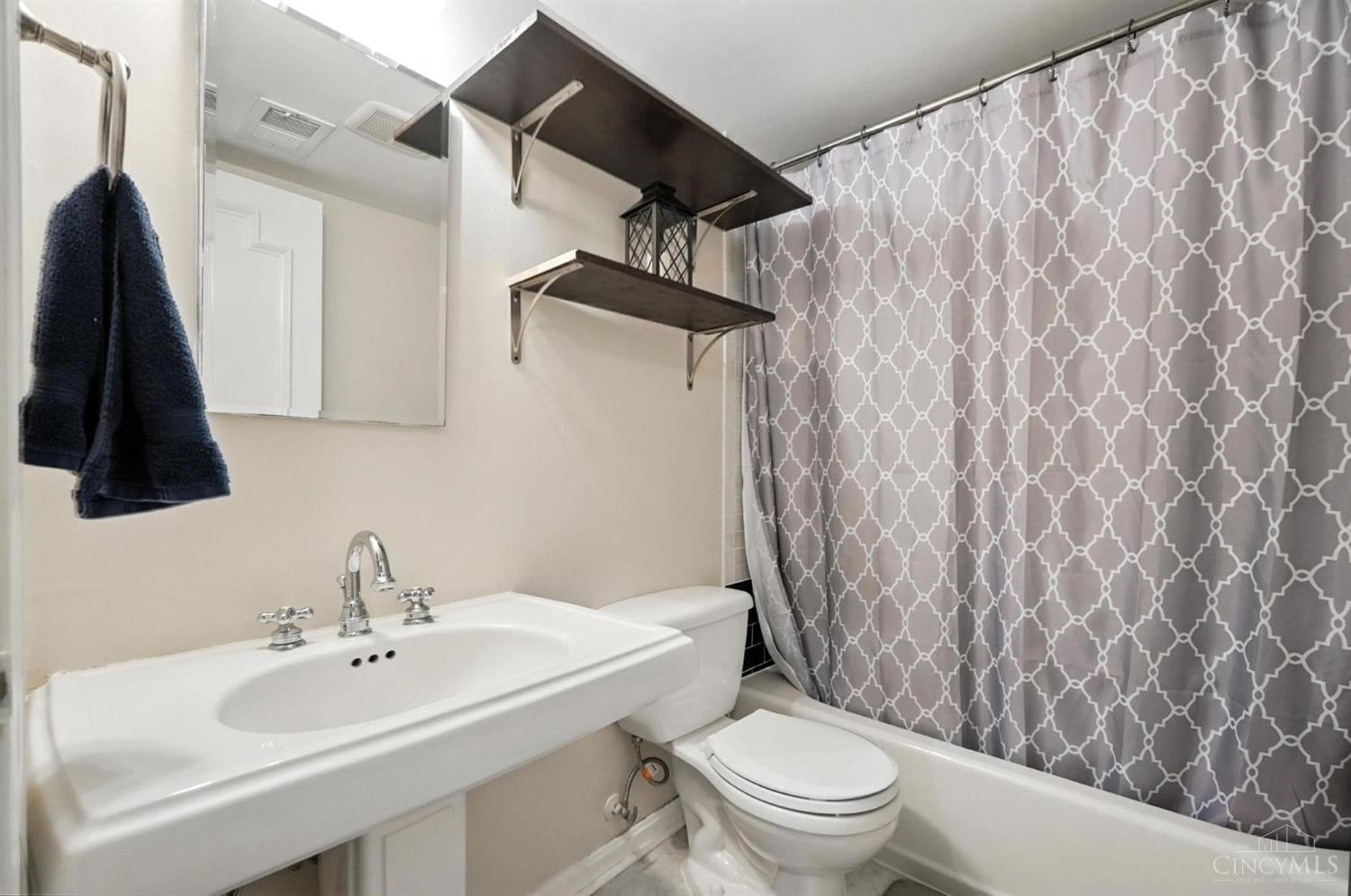 854 Rue De La Paix B1