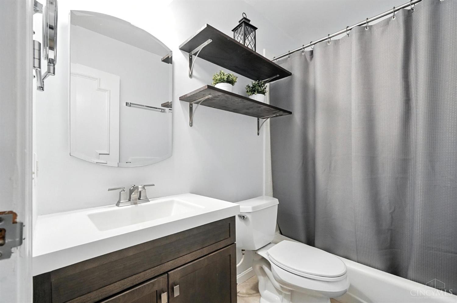 854 Rue De La Paix B1