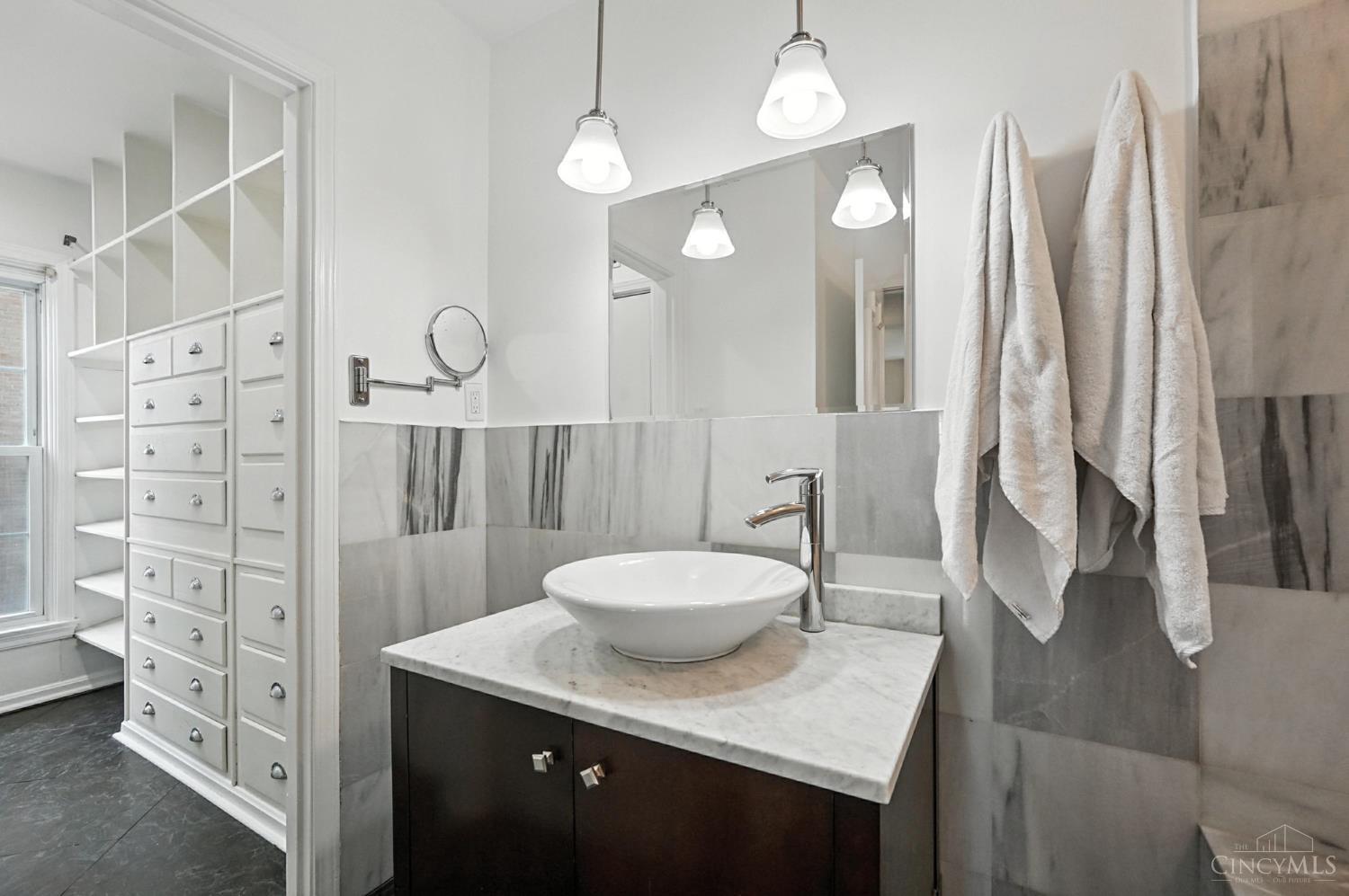 854 Rue De La Paix B1