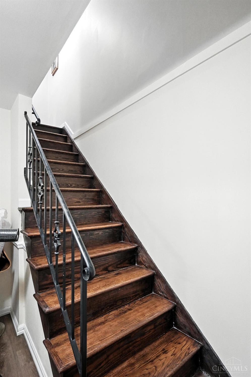 854 Rue De La Paix B1