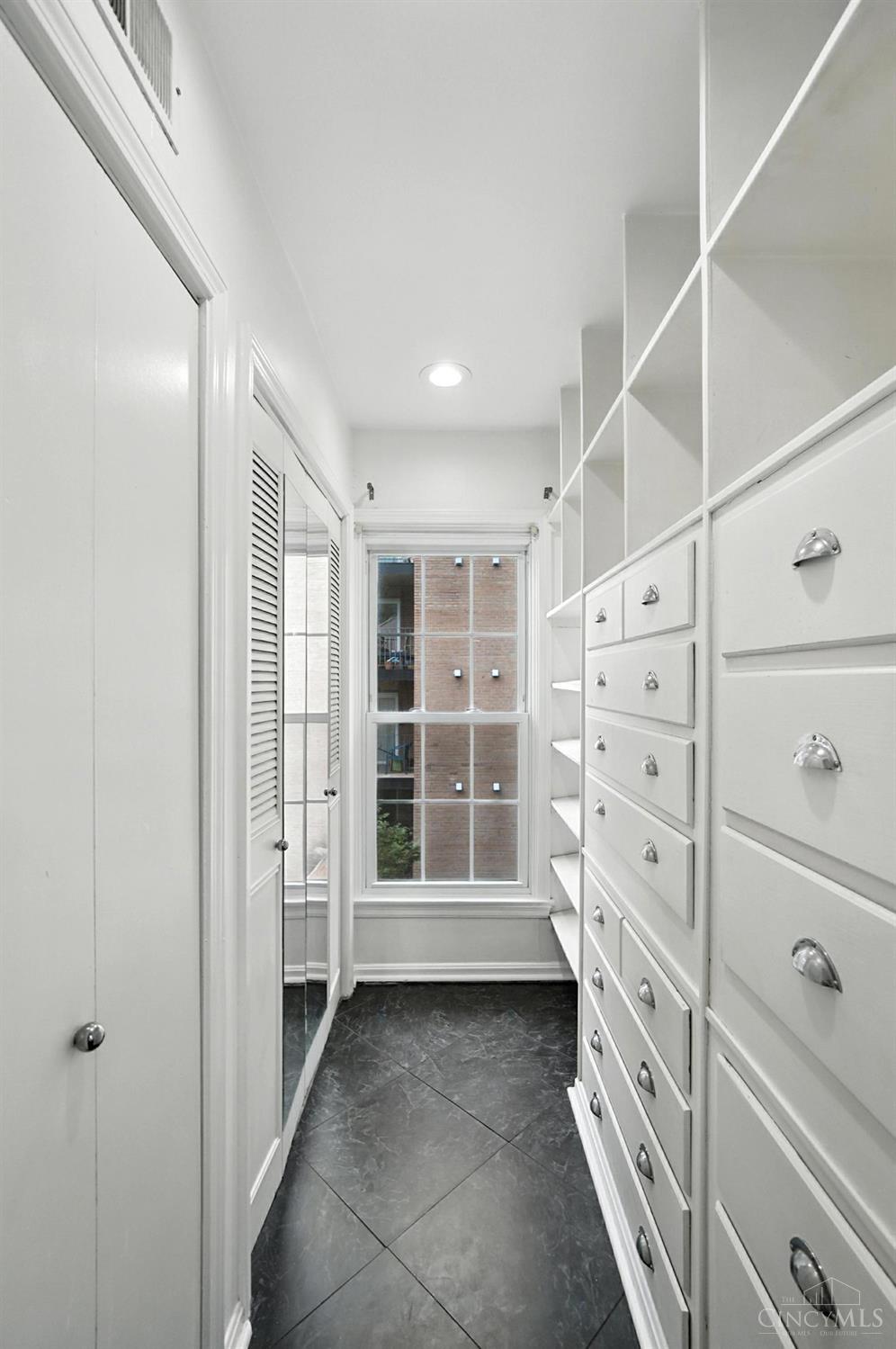 854 Rue De La Paix B1