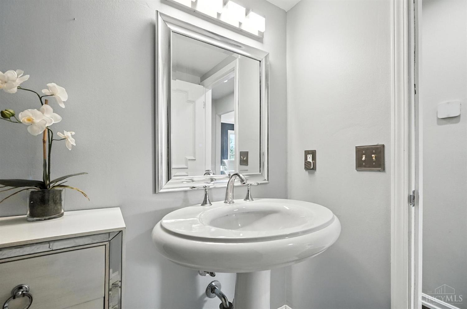 854 Rue De La Paix B1