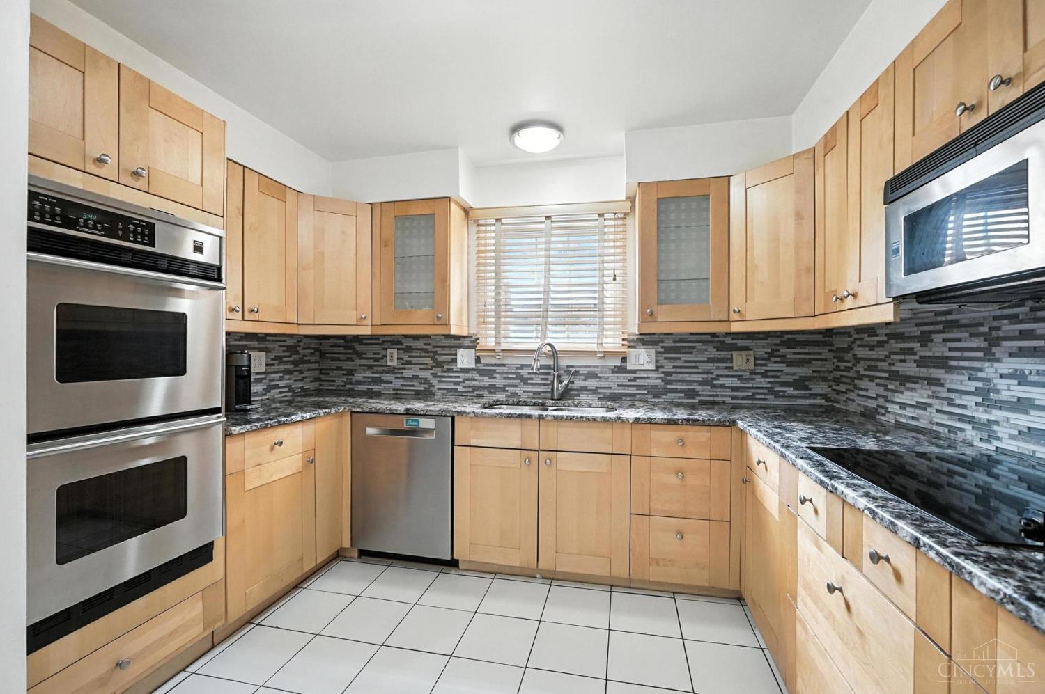 854 Rue De La Paix B1