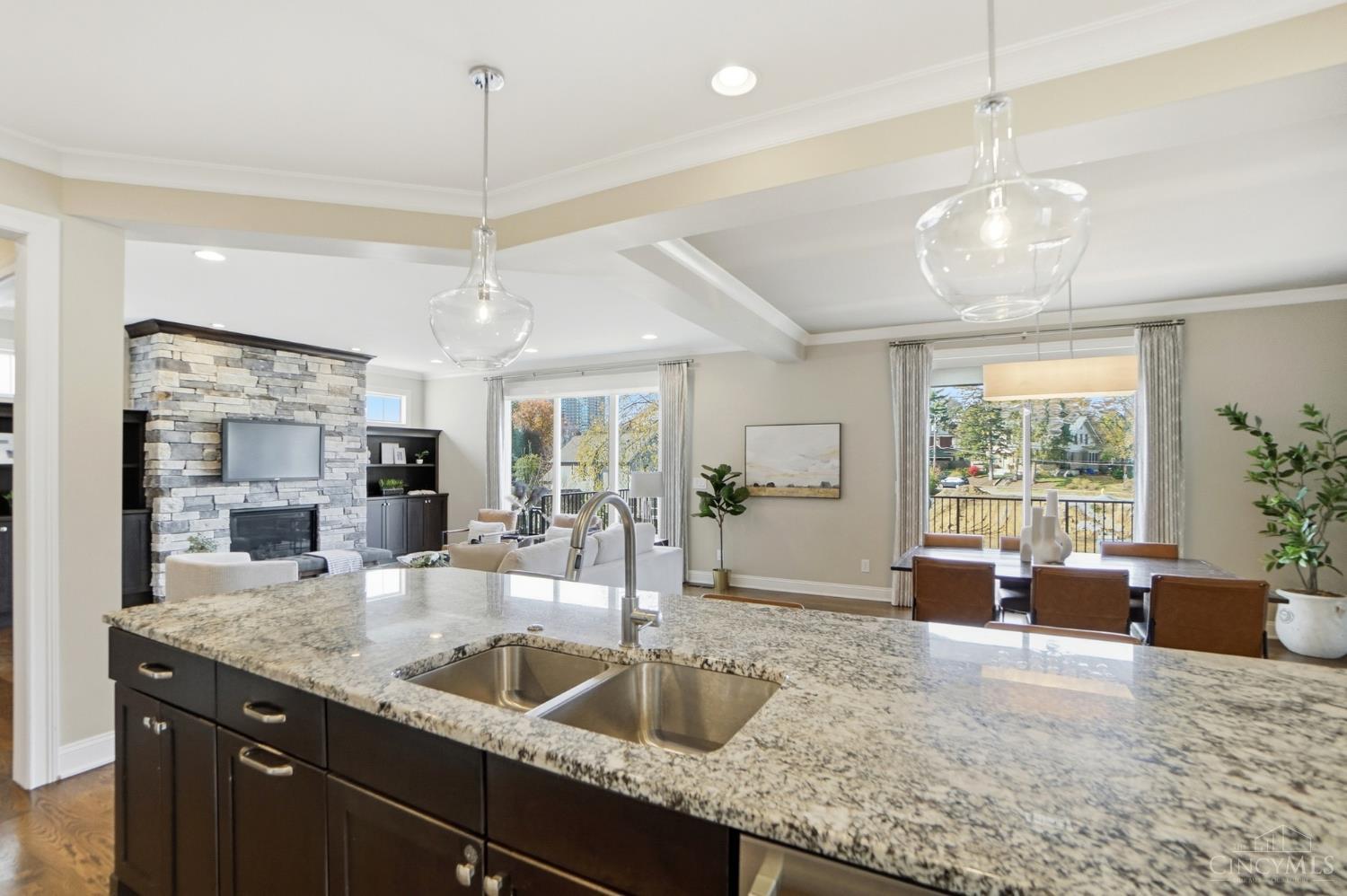 3633 Stettinius Avenue