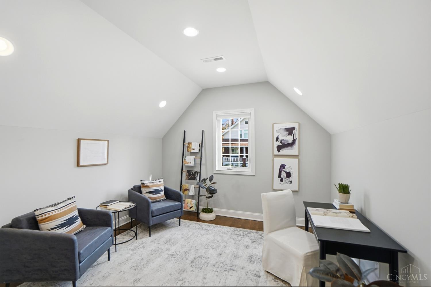 3633 Stettinius Avenue