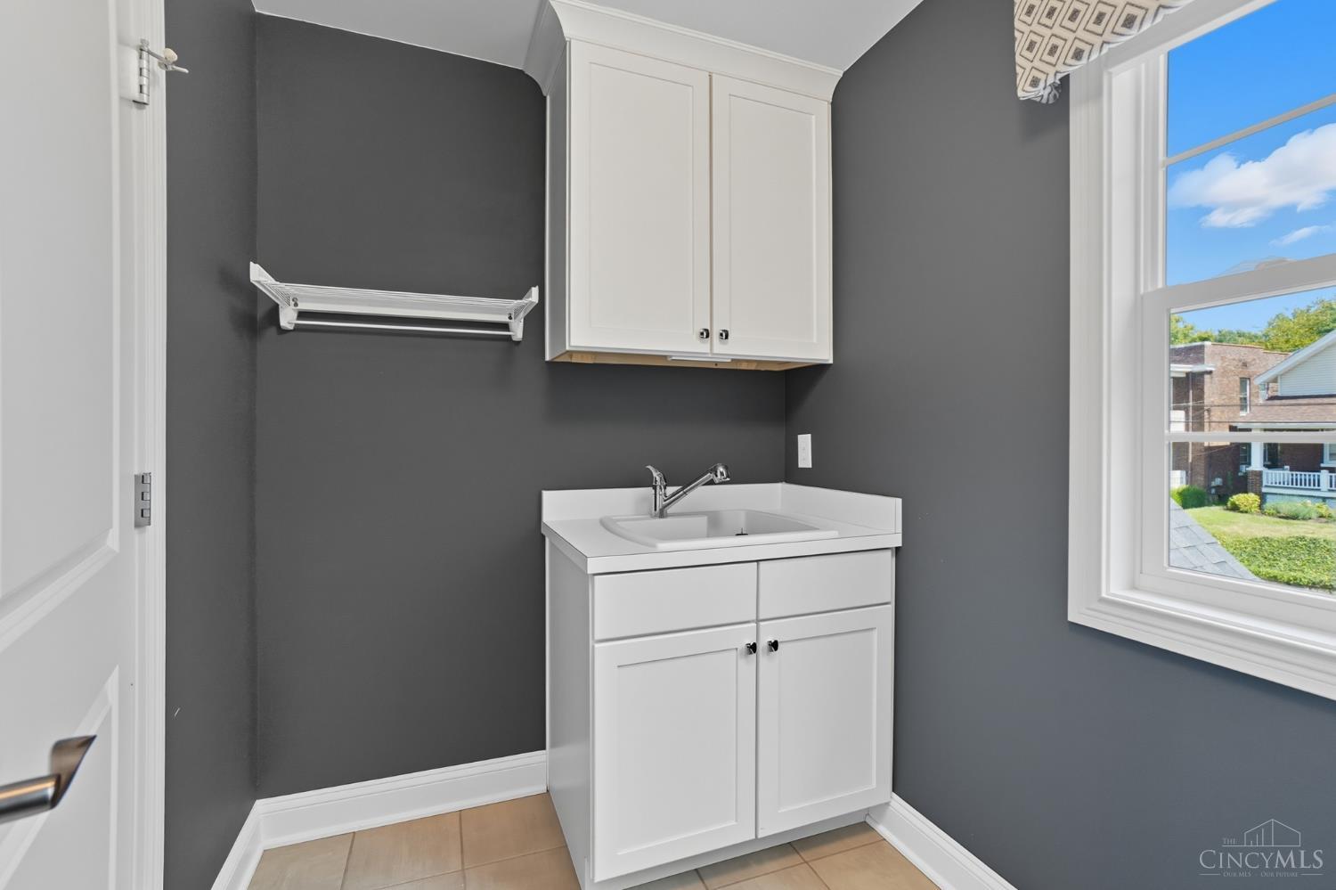 3633 Stettinius Avenue