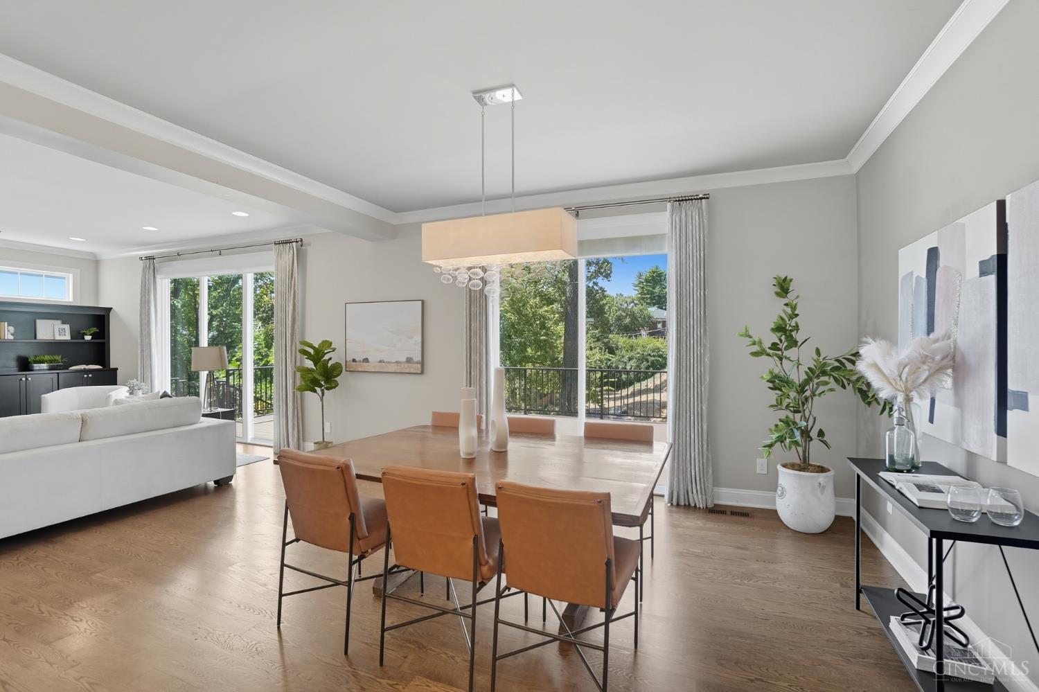 3633 Stettinius Avenue