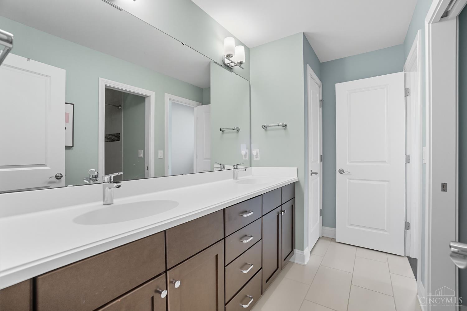 3633 Stettinius Avenue