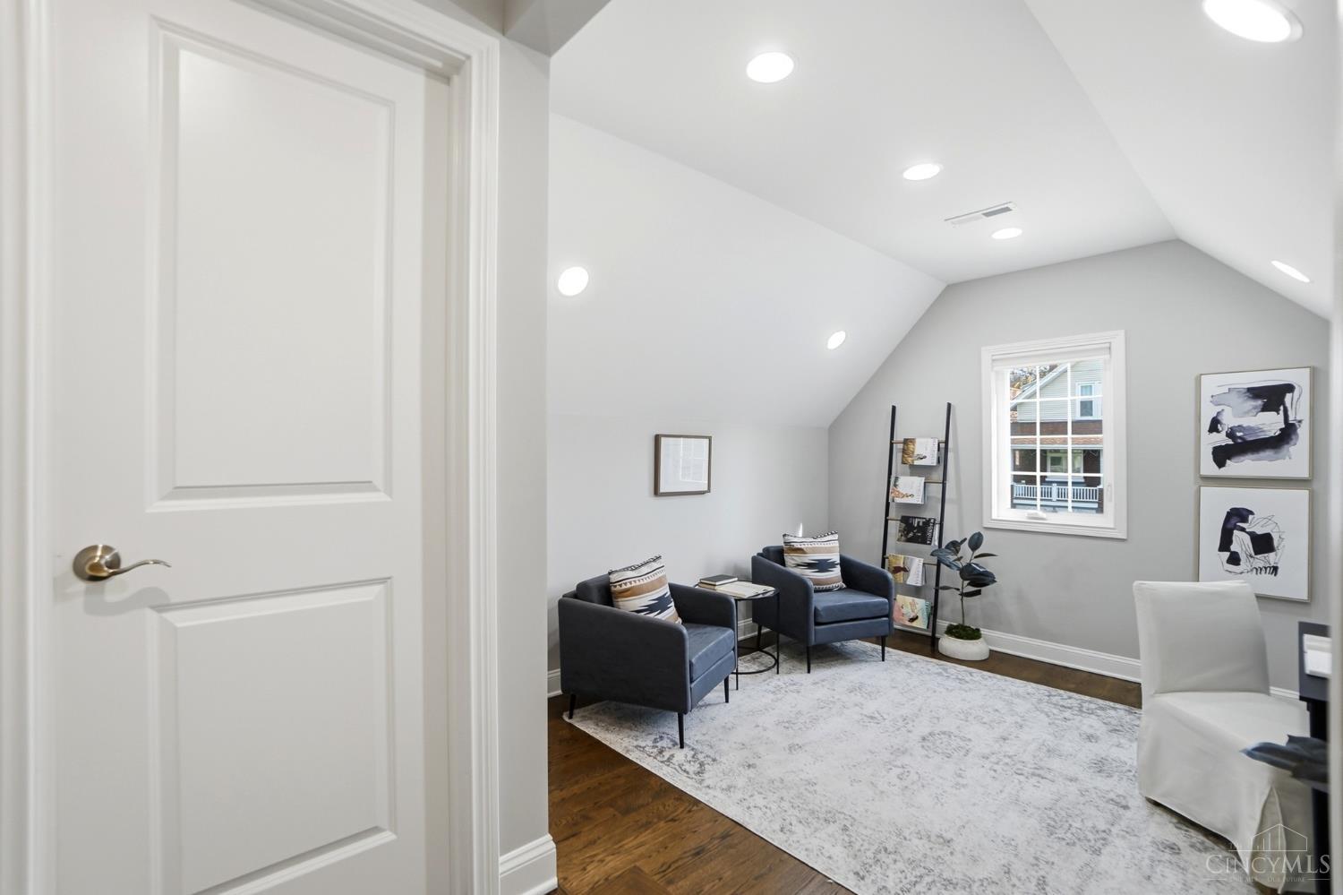 3633 Stettinius Avenue